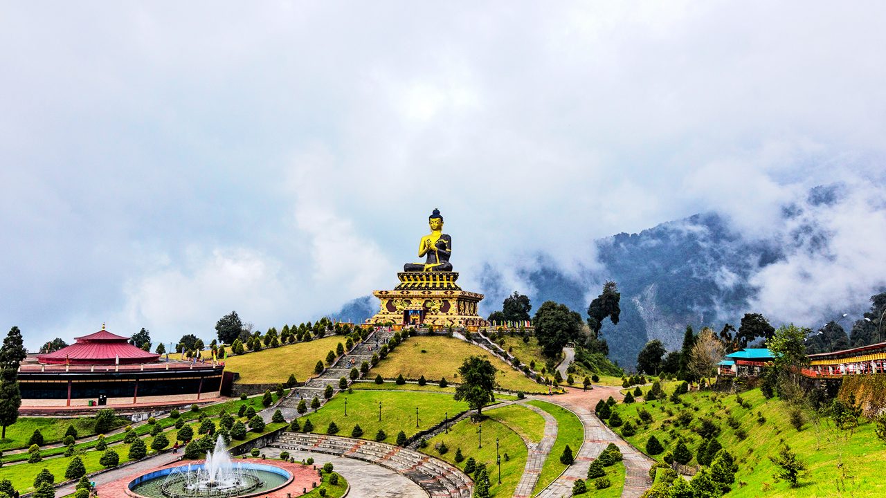 Travel with Ananda Yatra and discover Nature, Culture and Comfort